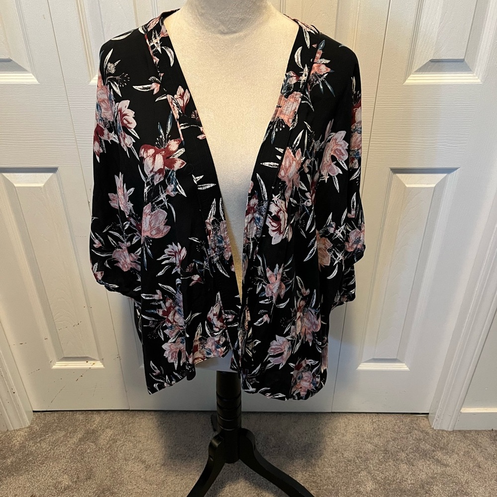 Talula from Aritizia size S/M Floral Kimono Cardigan